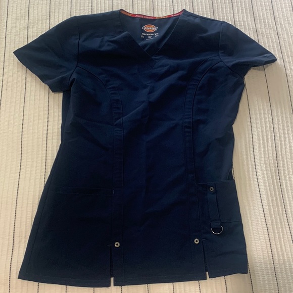 Dickie’s scrub top NWOT - Picture 1 of 3